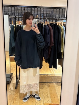 「URBAN RESEARCH（アーバンリサーチ）の『別注』Champion×Wide Dad　RW DAD SWEAT CREW-NECK（スウェット、ブルー系）」を使った、優菜さん（レディース・160cm）の夏コーディネート