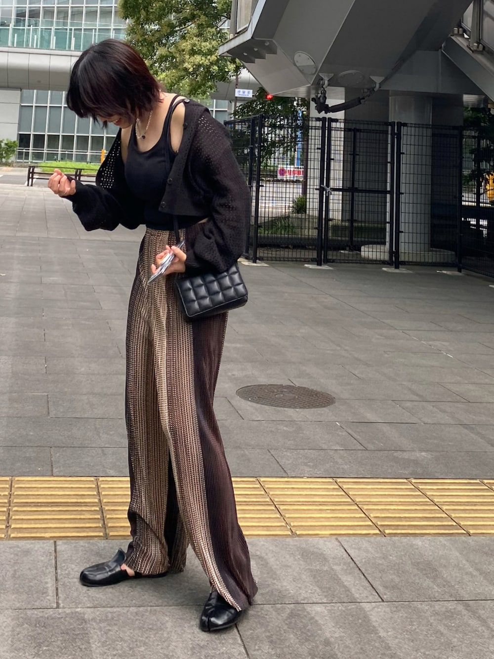 グラデーションミックスプリーツパンツを使った人気ファッション