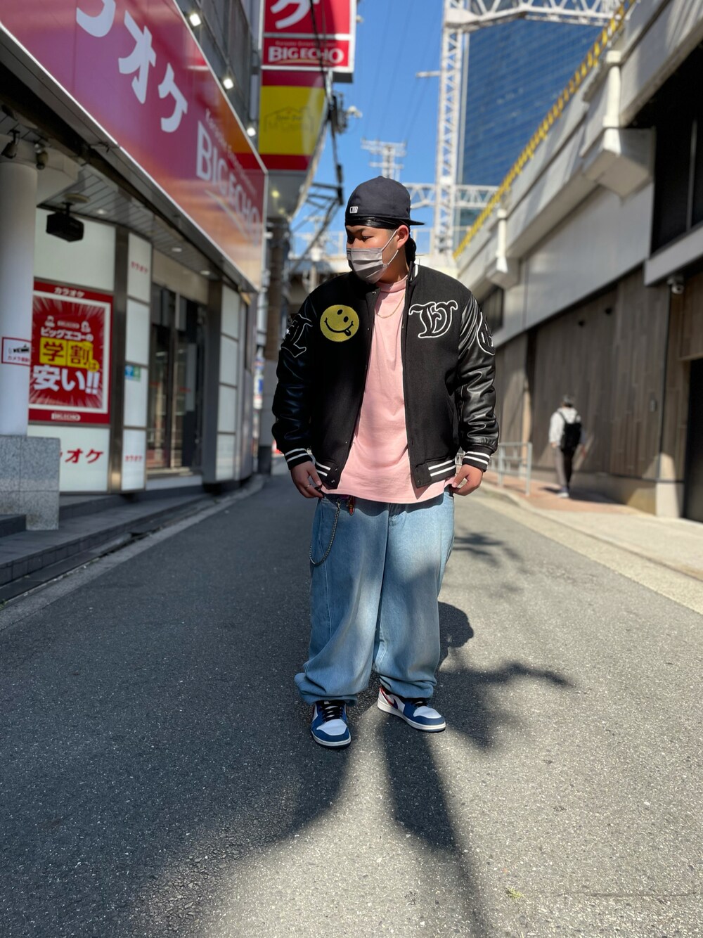 「ROYAL FLASH、royalflash梅田」｜「STUD MUFFINのアイテム（スタジャン、ブラック系）」を使った、SASAOさん（メンズ・175cm）の秋コーディネートの1枚目の写真