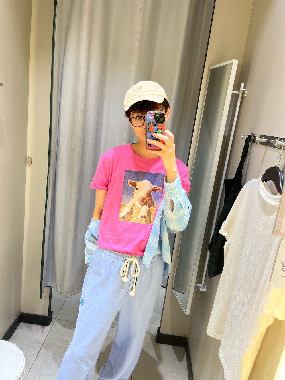 Acne Studiosのスウェットパンツを使った人気ファッション