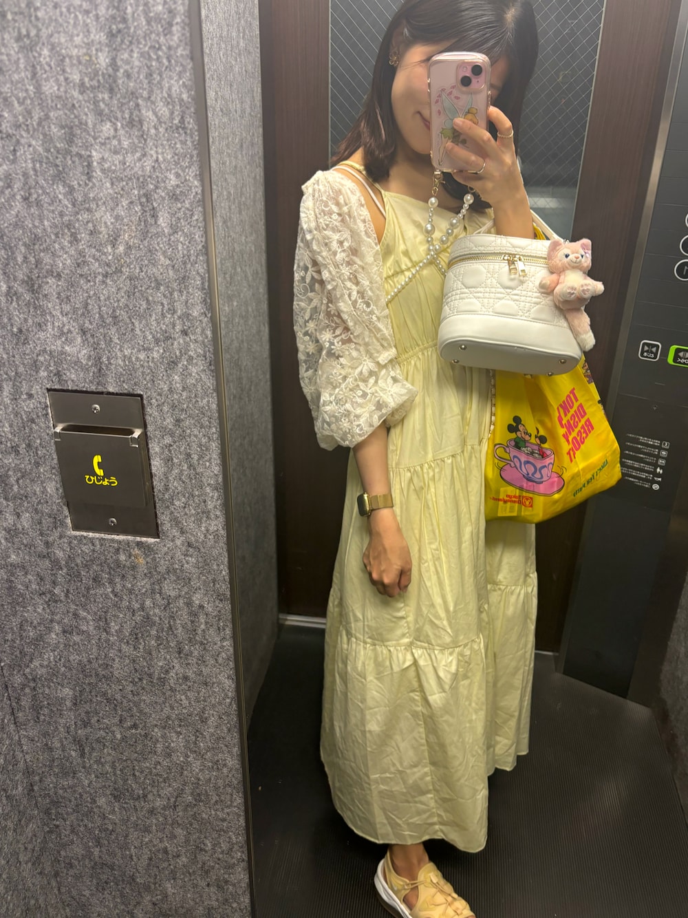 「夏コーデ、休日スタイル、キャミワンピース、ビタミンカラー、イエロー、お洒落さんとつながりたい、お出かけコーデ、シンプル、カジュアル」｜「archivesのアイテム（シャツ/ブラウス、ホワイト系）」を使った、ゆるるさん（レディース・161cm）の夏コーディネートの1枚目の写真