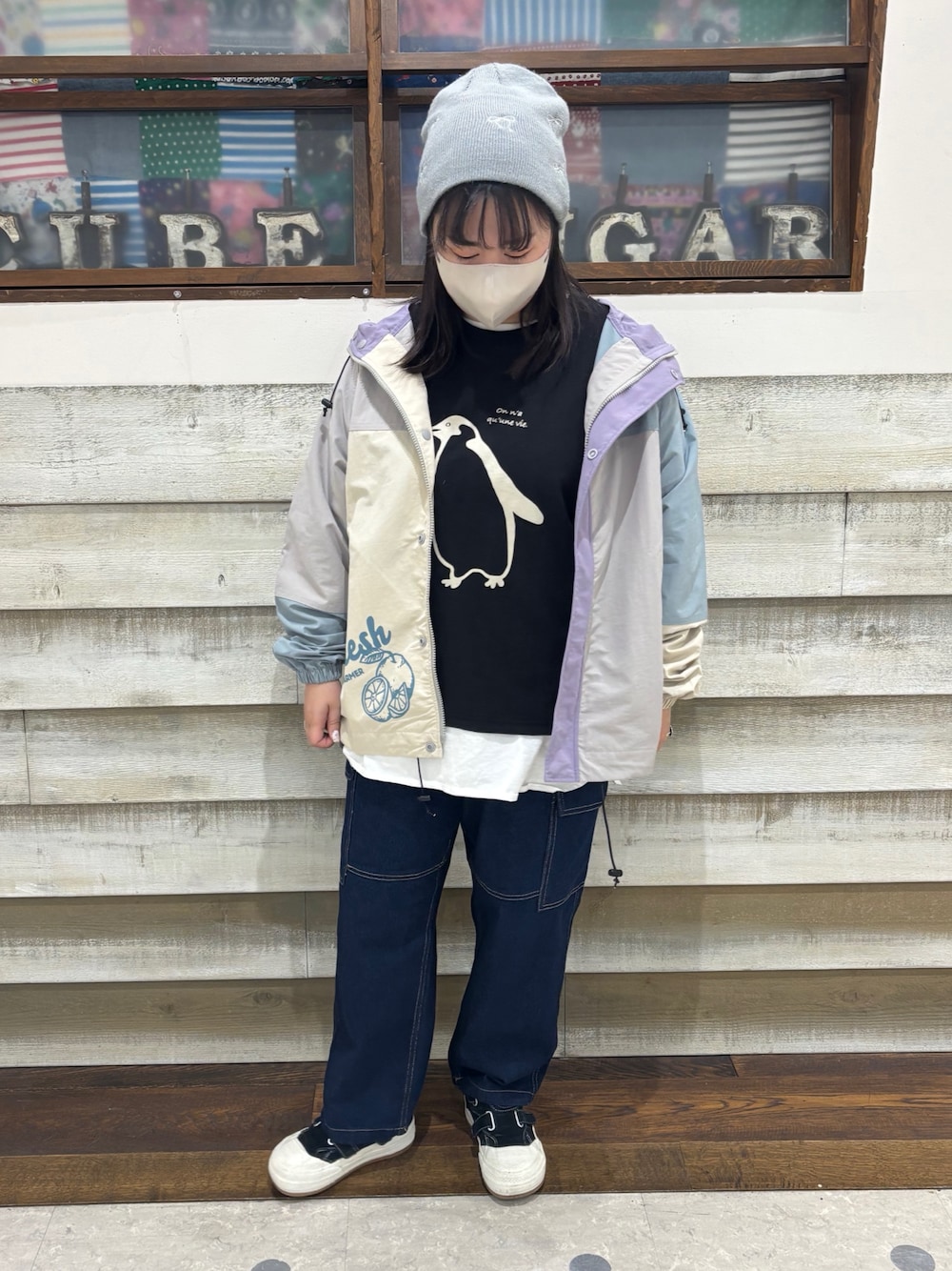 「キューブシュガー、CUBE SUGAR、カジュアルコーデ、春夏コーデ、シンプルコーデ、アウトドアスタイル、アウトドアコーデ、アメカジ、アメカジコーデ、大人カジュアル」｜「CUBE SUGARのOE天竺カットソー裾ラウンド長袖Tシャツ（Tシャツ/カットソー、ホワイト系）」を使った、CUBE SUGAR 近江八幡店さん（レディース・156cm）の春コーディネートの1枚目の写真