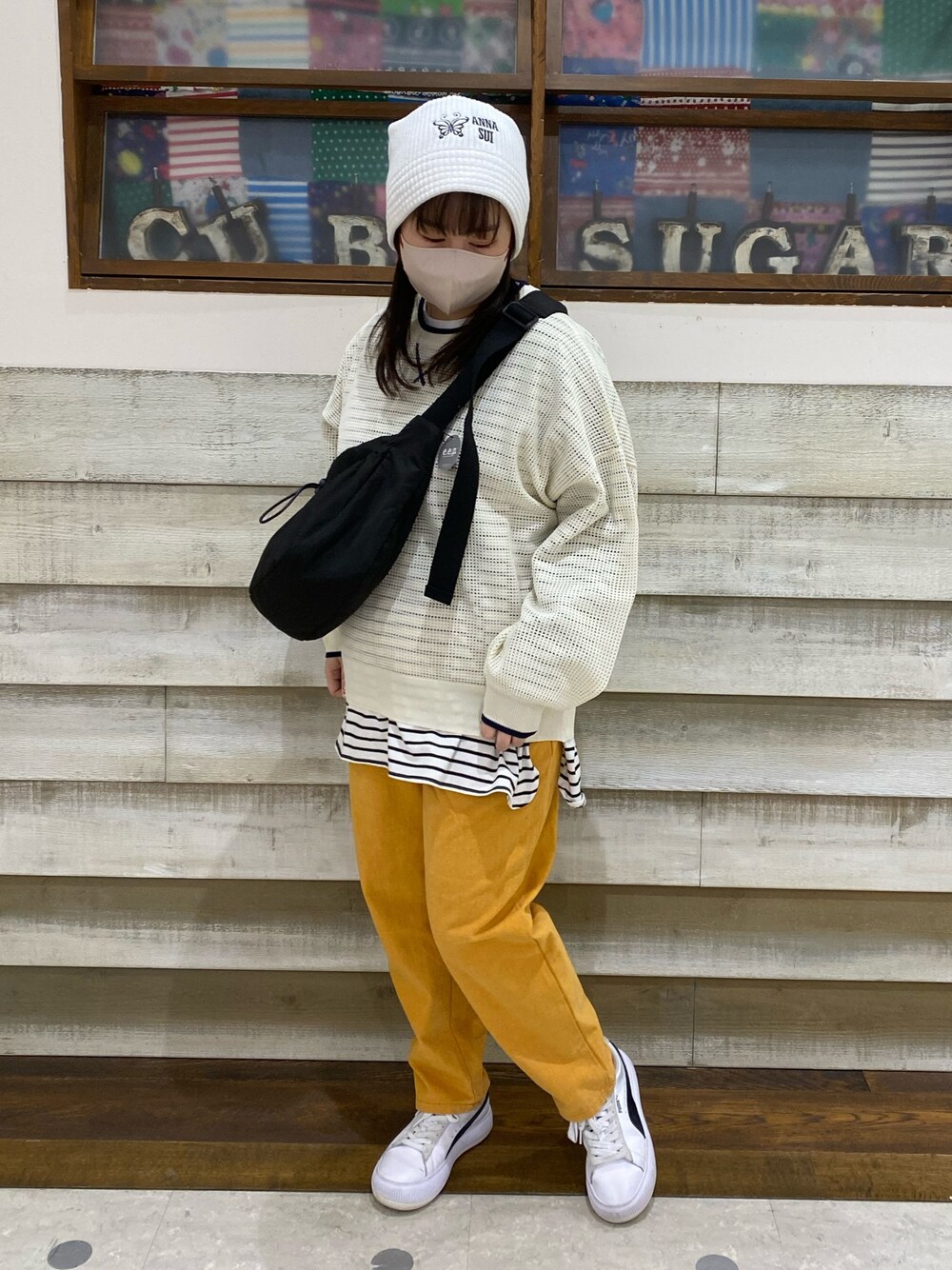 「CUBE SUGAR、カジュアルコーデ、春コーデ、春ニット、ボーダー、パンツスタイル、綿100％、メッシュ、メッシュニット、アメカジ」｜「CUBE SUGARのスポンディッシュニットメッシュ柄プルオーバー（ニット/セーター、ホワイト系）」を使った、CUBE SUGAR 近江八幡店さん（レディース・156cm）の春コーディネートの1枚目の写真