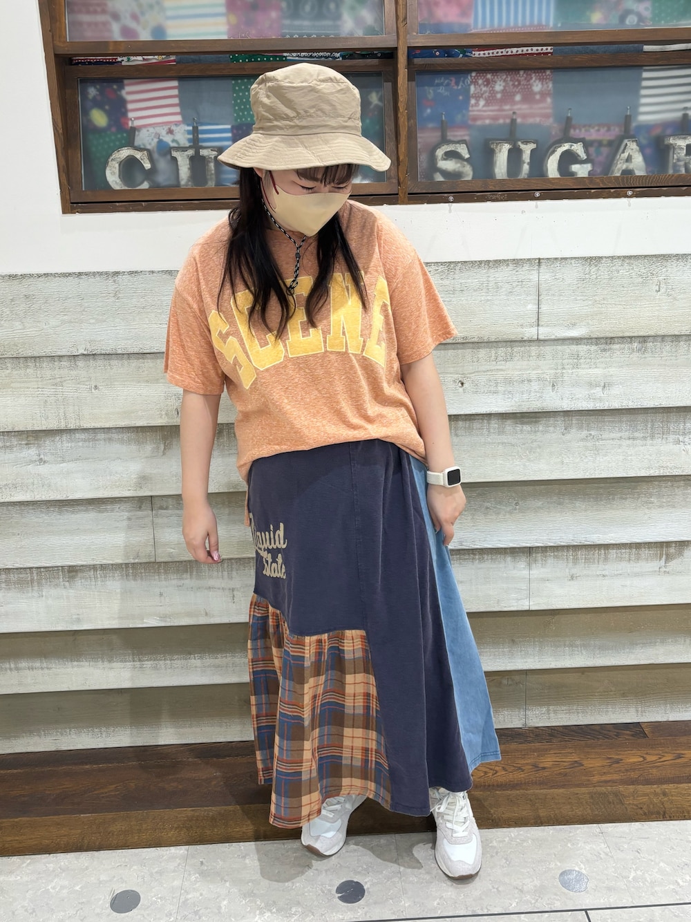 「CUBE SUGAR、キューブシュガー、カジュアル、アウトドアスタイル、秋コーデ、夏コーデ、チェック、スカート」｜「CUBE SUGARのパッカブルUVカットバケットハット（ハット、ベージュ系）」を使った、CUBE SUGAR 近江八幡店さん（レディース・156cm）の夏コーディネートの1枚目の写真