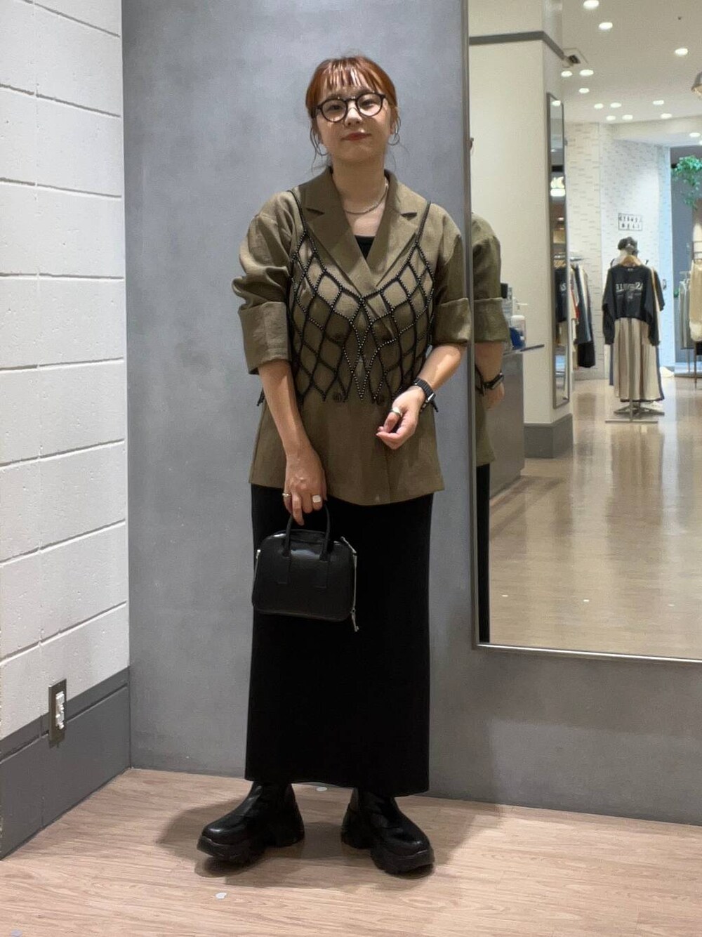 「大人女子カジュアル_LOWRYS FARM、大人カジュアル、体型カバー、着痩せ・細見え、カジュアル、ママコーデ、シンプルネイル、シンプルコーデ」｜「LOWRYS FARMのカットリブタイトスカート　103920（スカート、ブラック系）」を使った、m.pocさん（レディース・160cm）の秋コーディネートの1枚目の写真