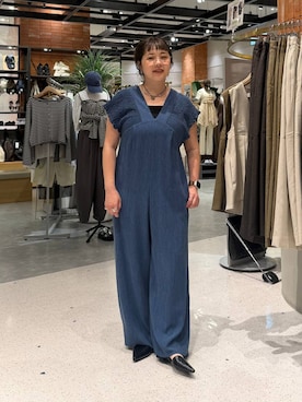 「LOWRYS FARM（ローリーズファーム）のヨウリュウシャーリングサロペット 289959（サロペット/オーバーオール、ブルー系）」を使った、m.pocさん（レディース・160cm）の春コーディネート