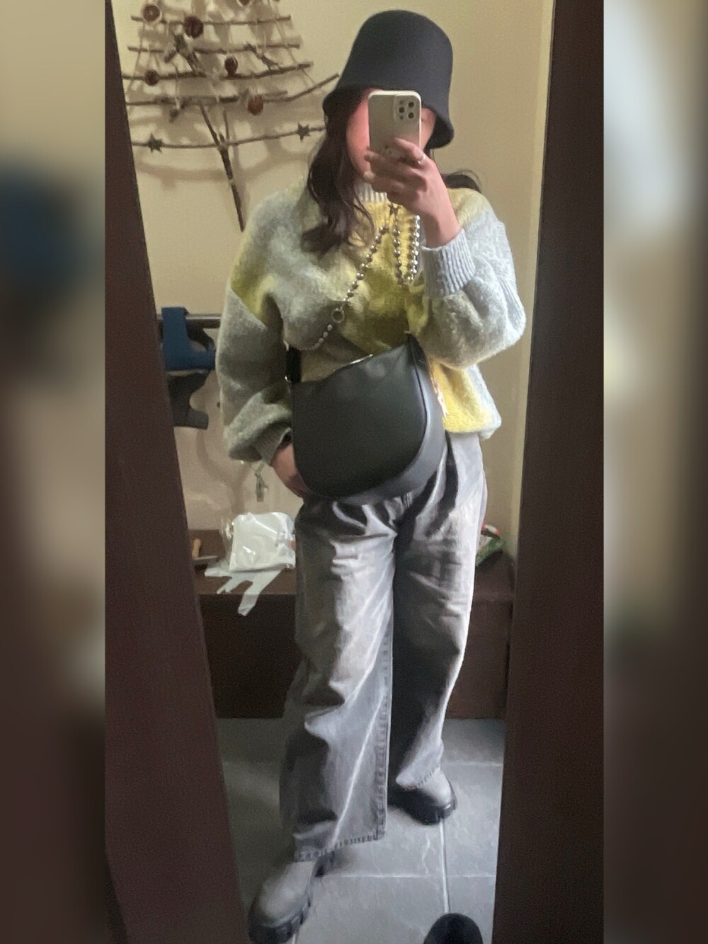 「休日コーデ、大人カジュアル、おしゃれさんと繋がりたい、ブーツスタイル」｜「JEANASISのラグソールミドルブーツ/971032（ブーツ、グリーン系）」を使った、hazuki2023さん（レディース・158cm）の冬コーディネートの1枚目の写真