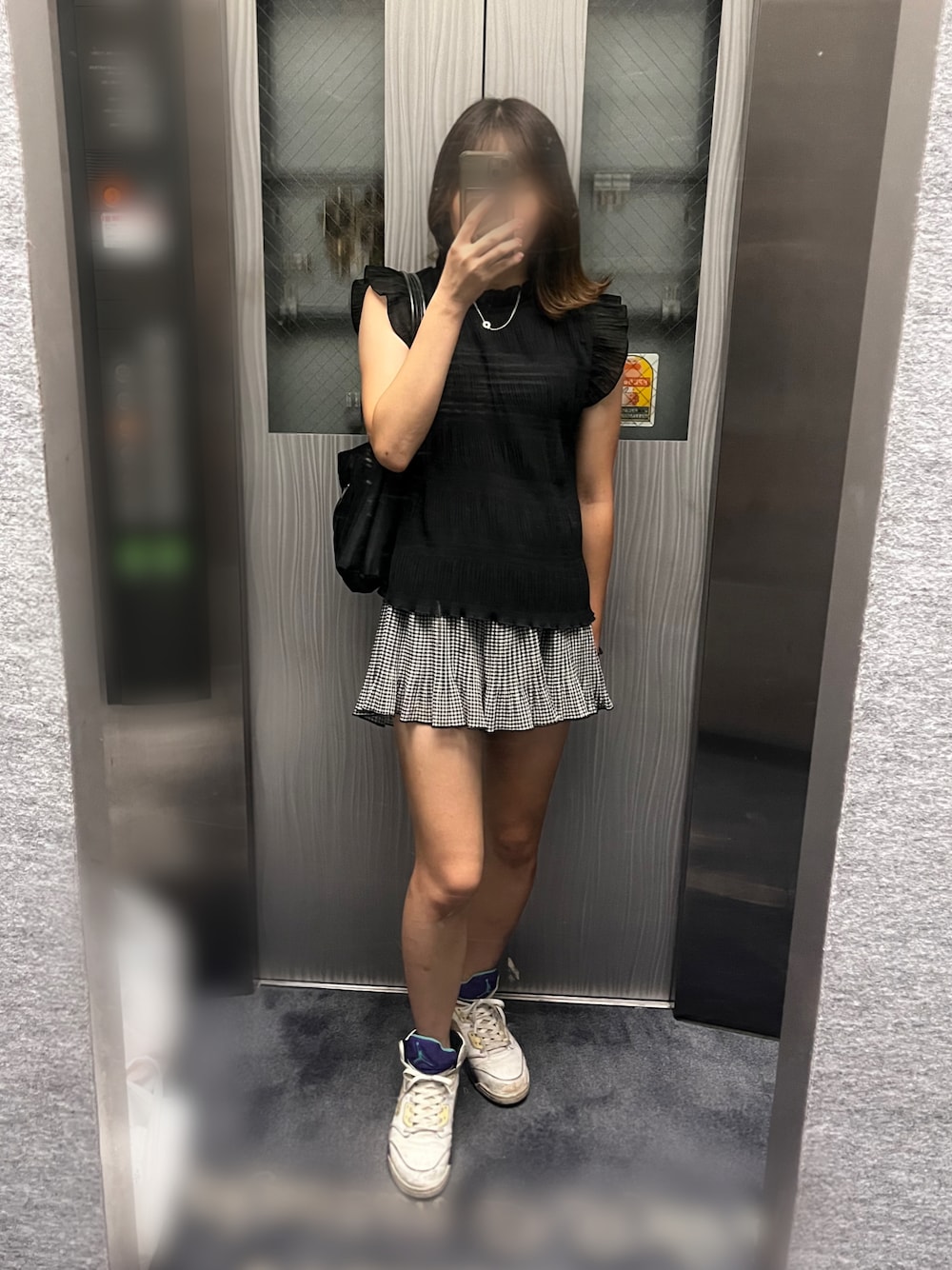 「INGNIのアイテム（トップス、ブラック系）」を使った、Sharonさん（レディース・162cm）の夏コーディネートの1枚目の写真