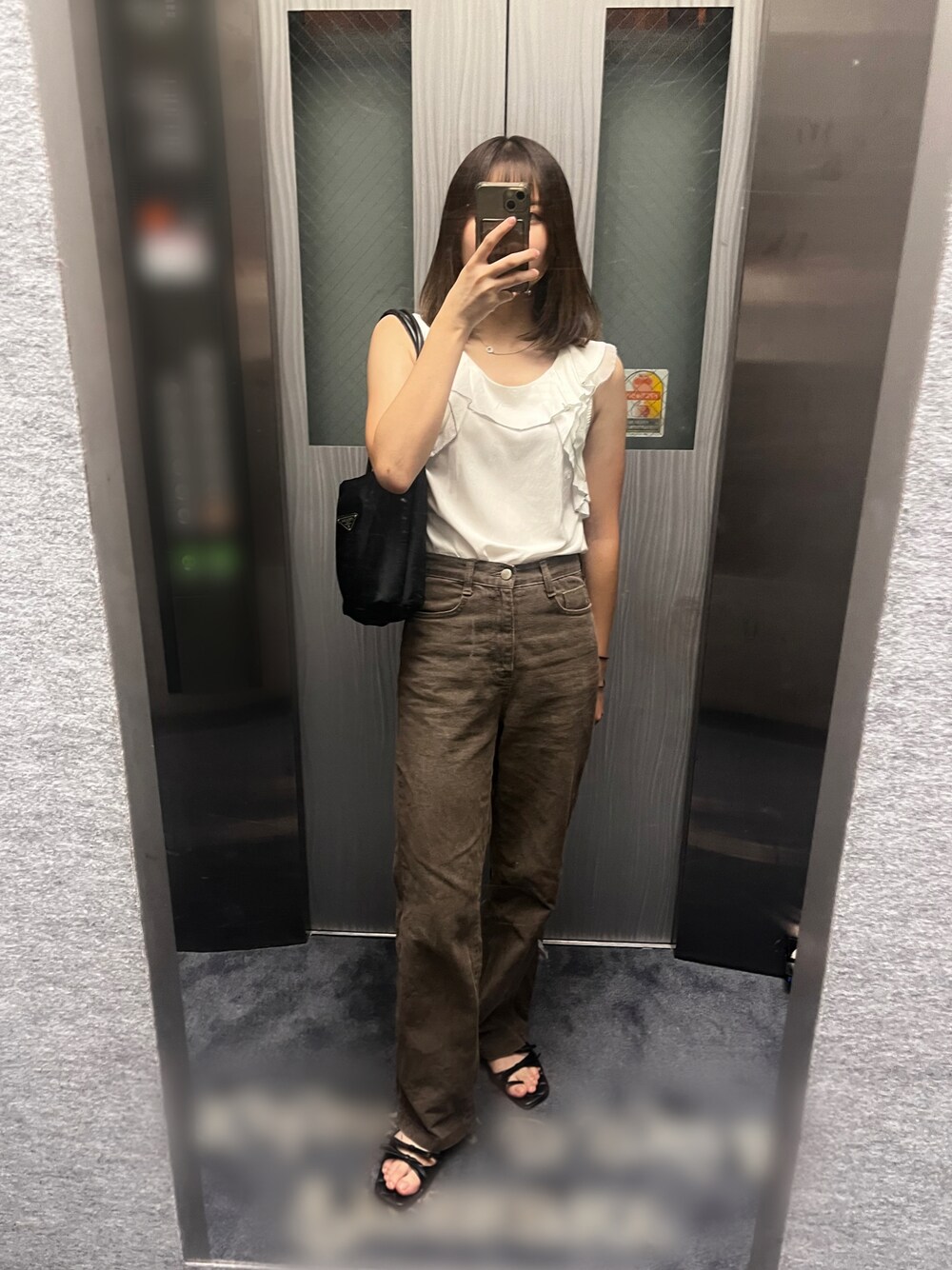「nuguのサイズs（デニムパンツ、ブラウン系）」を使った、Sharonさん（レディース・162cm）の夏コーディネートの1枚目の写真