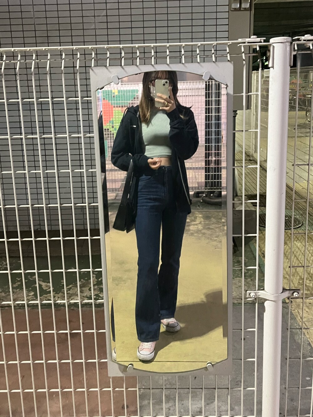 「ZARAのアイテム（Tシャツ/カットソー、グリーン系）」を使った、Sharonさん（レディース・162cm）の春コーディネートの1枚目の写真