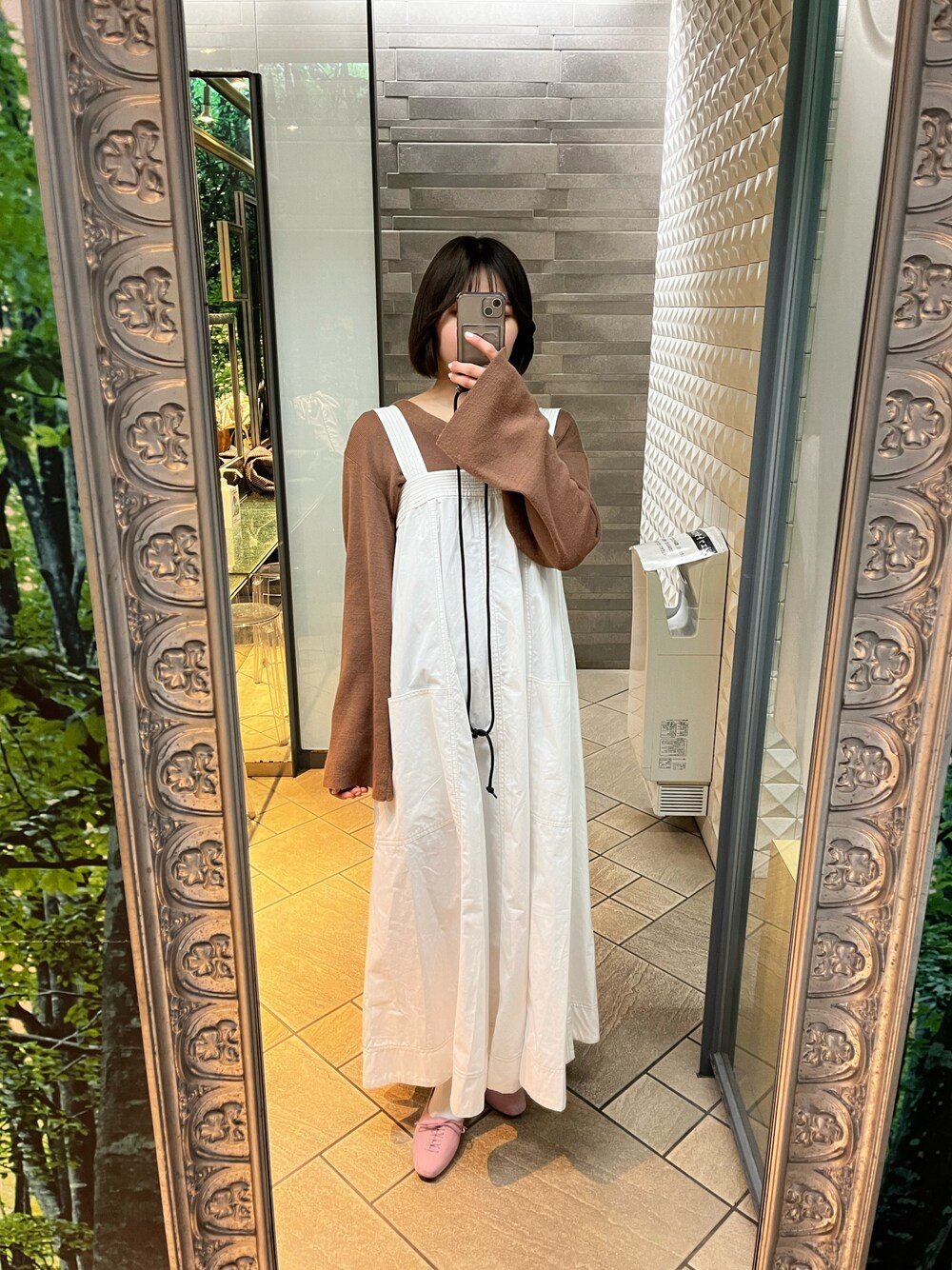 「ZARAのアイテム（ワンピース、ホワイト系）」を使った、Sharonさん（レディース・162cm）の冬コーディネートの1枚目の写真