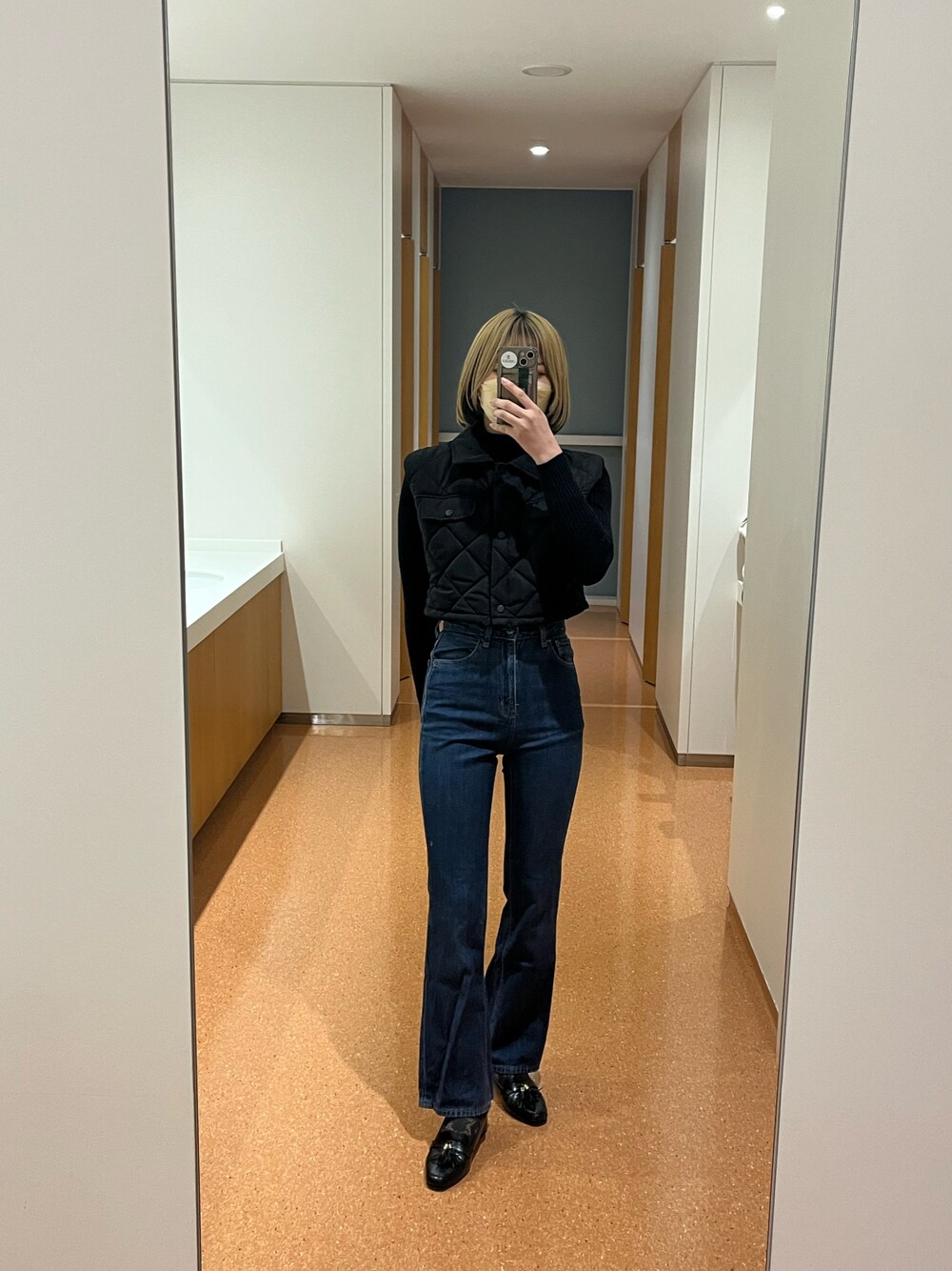 「GUのアイテム（デニムパンツ、ブルー系）」を使った、Sharonさん（レディース・162cm）の冬コーディネートの1枚目の写真