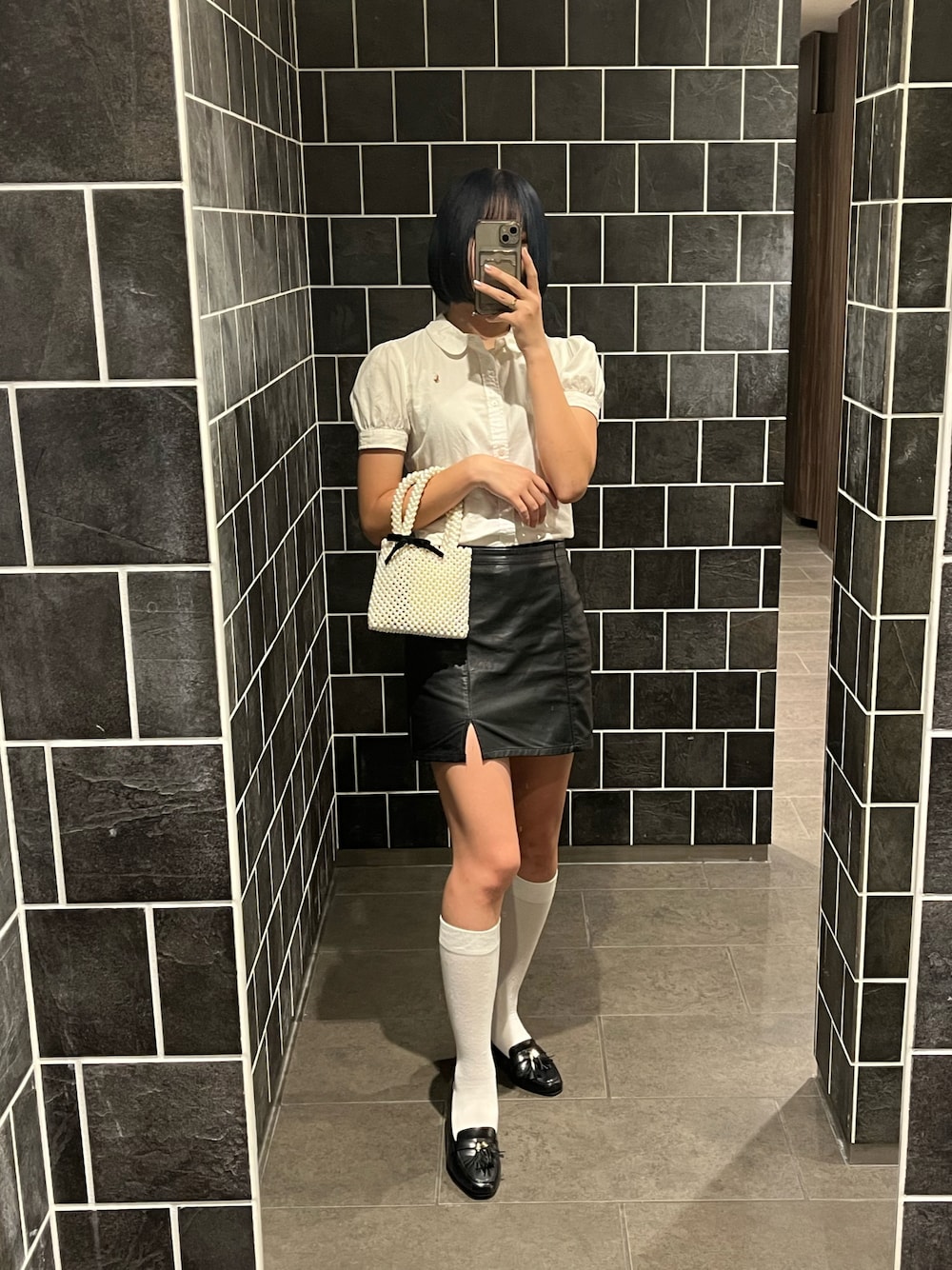 「ORiental TRafficのアイテム（ローファー、ブラック系）」を使った、Sharonさん（レディース・162cm）の秋コーディネートの1枚目の写真