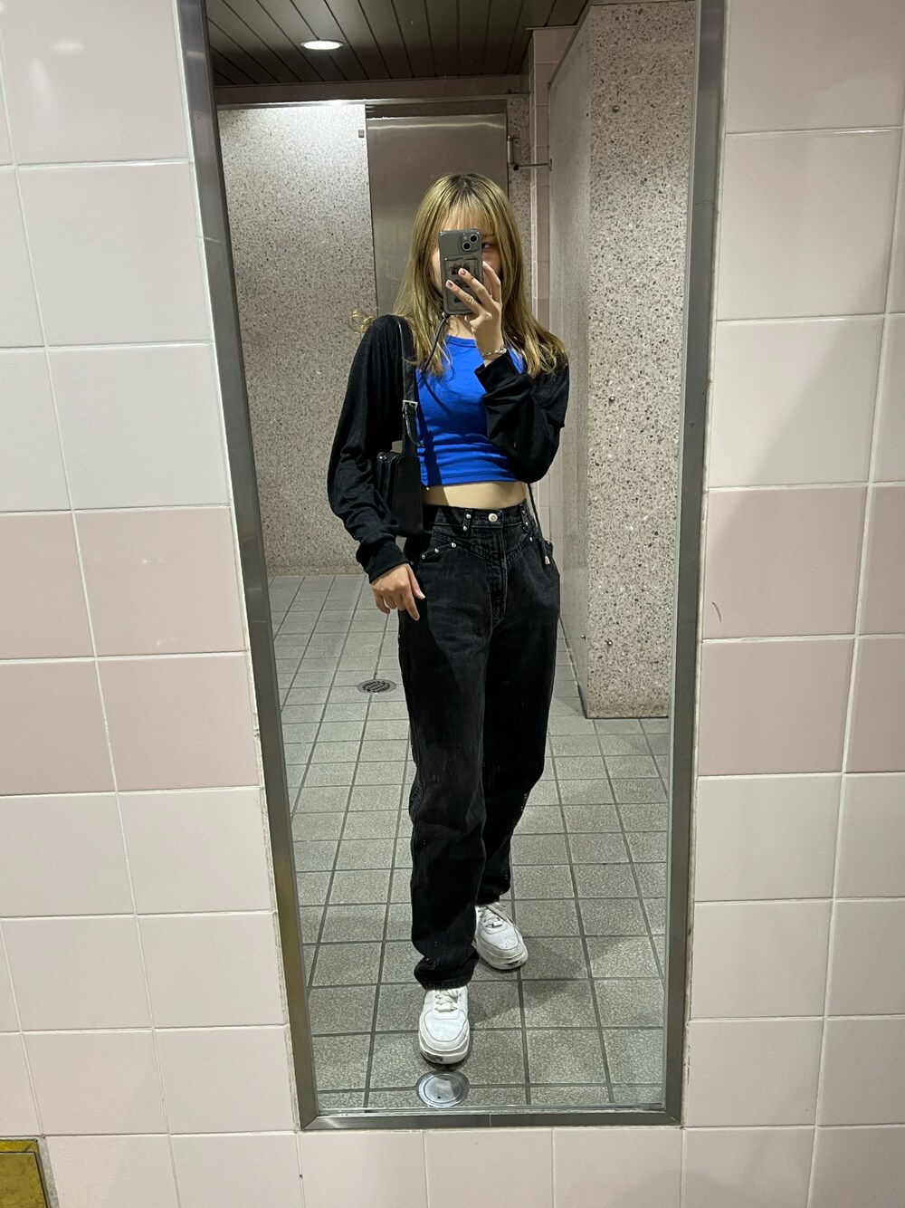 「古着のアイテム（デニムパンツ、ブラック系）」を使った、Sharonさん（レディース・162cm）の夏コーディネートの1枚目の写真