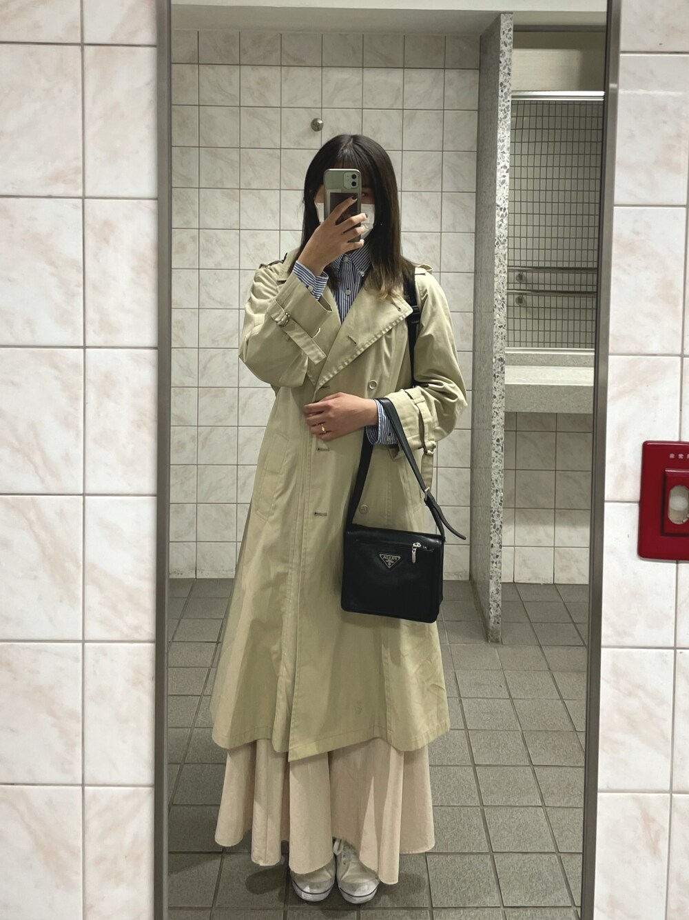 「古着のアイテム（ジャケット/アウター、グレー系）」を使った、Sharonさん（レディース・162cm）の春コーディネートの1枚目の写真