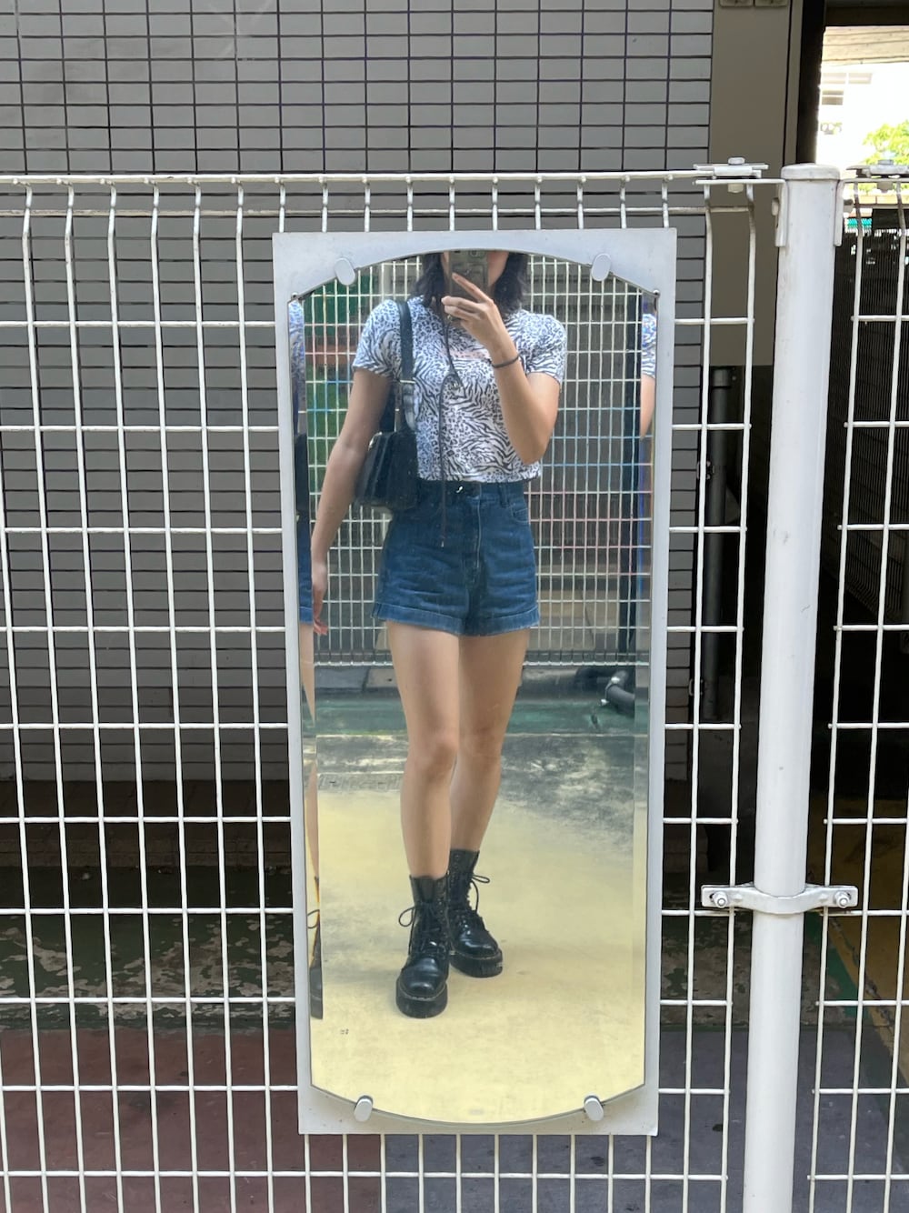 「TALLY WEIJLのアイテム（トップス、その他）」を使った、Sharonさん（レディース・162cm）の夏コーディネートの1枚目の写真