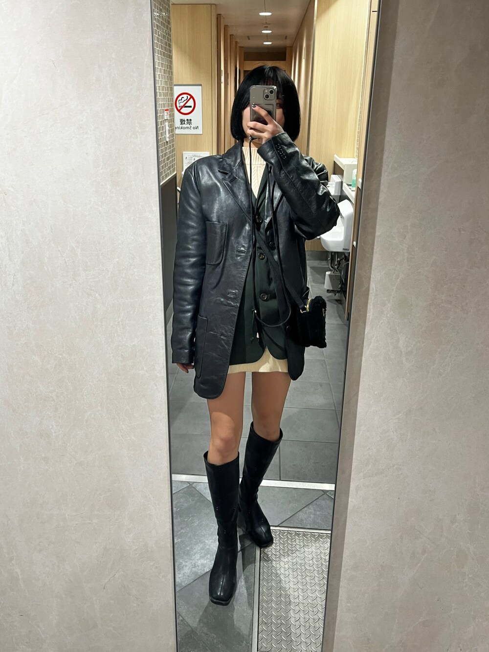 「SHEINのアイテム（ブーツ、ブラック系）」を使った、Sharonさん（レディース・162cm）の冬コーディネートの1枚目の写真