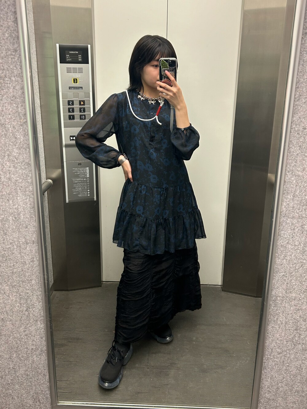 「秋っぽコーデ更新中、古着MIX、ブラックコーデ、ZARA、ワンピースコーデ、スカートスタイル、musubore、古着コーデ」｜「ZARAのアイテム（ワンピース/ドレス、ブラック系）」を使った、nozomiさん（レディース・155cm）の秋コーディネートの1枚目の写真