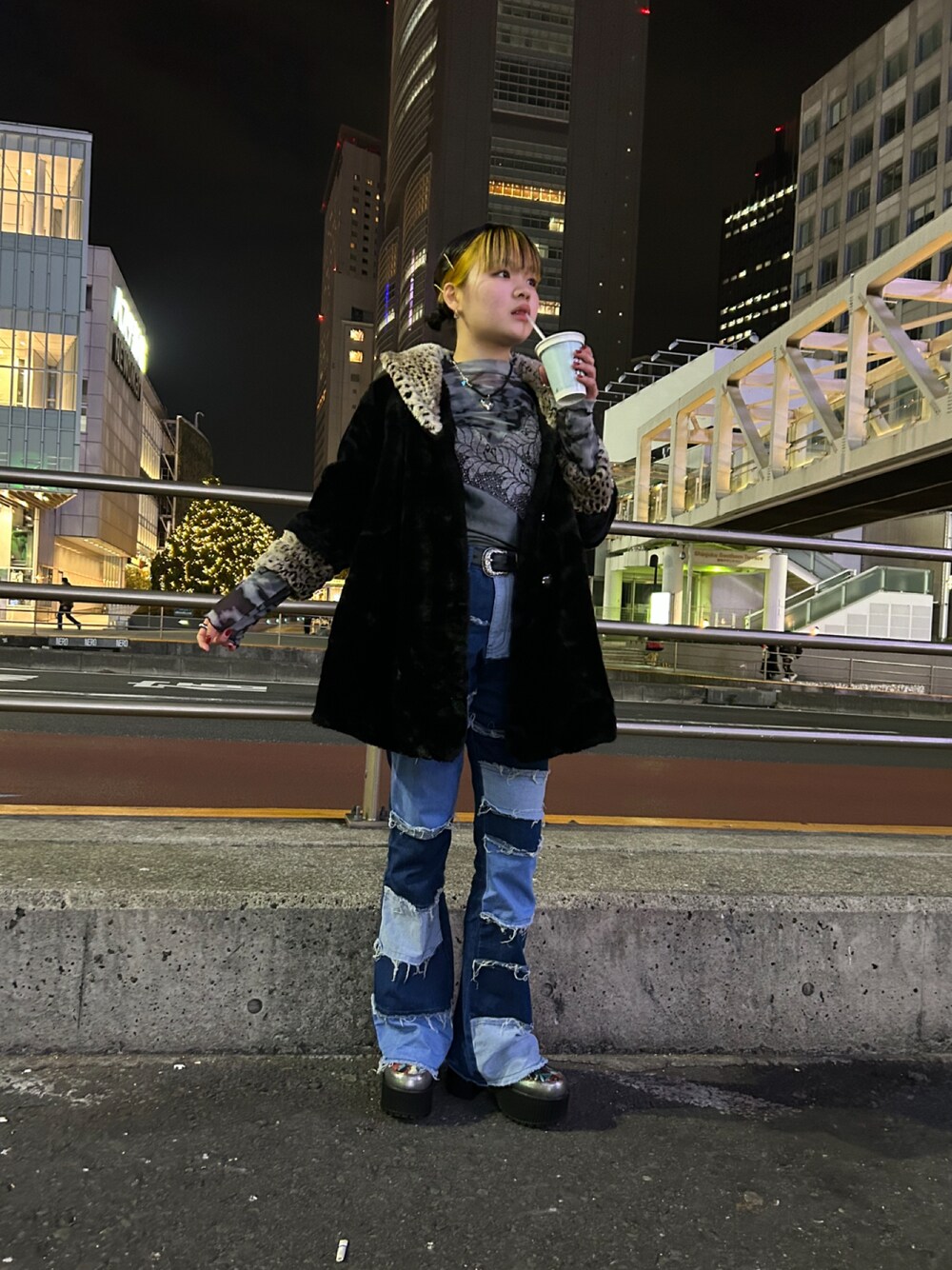 「レオパード、ダメージデニム、古着コーデ、レイヤードスタイル」｜「YOSUKEの＠***「YOSUKE/ヨースケ」厚底レースアップブーツ（ブーツ、その他）」を使った、nozomiさん（レディース・155cm）の冬コーディネートの1枚目の写真