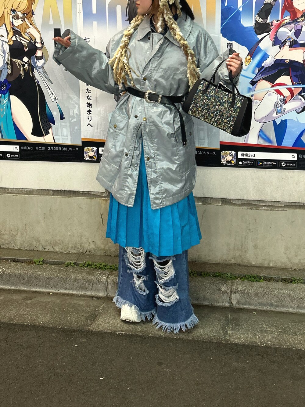 「今日のコスメと服、ブルベ夏、ブルーコーデ、古着MIX、古着コーデ、レイヤードスタイル、ビーニー」｜「YOSUKEの＠***「YOSUKE/ヨースケ」厚底スニーカー（スニーカー、ホワイト系）」を使った、nozomiさん（レディース・155cm）の春コーディネートの1枚目の写真
