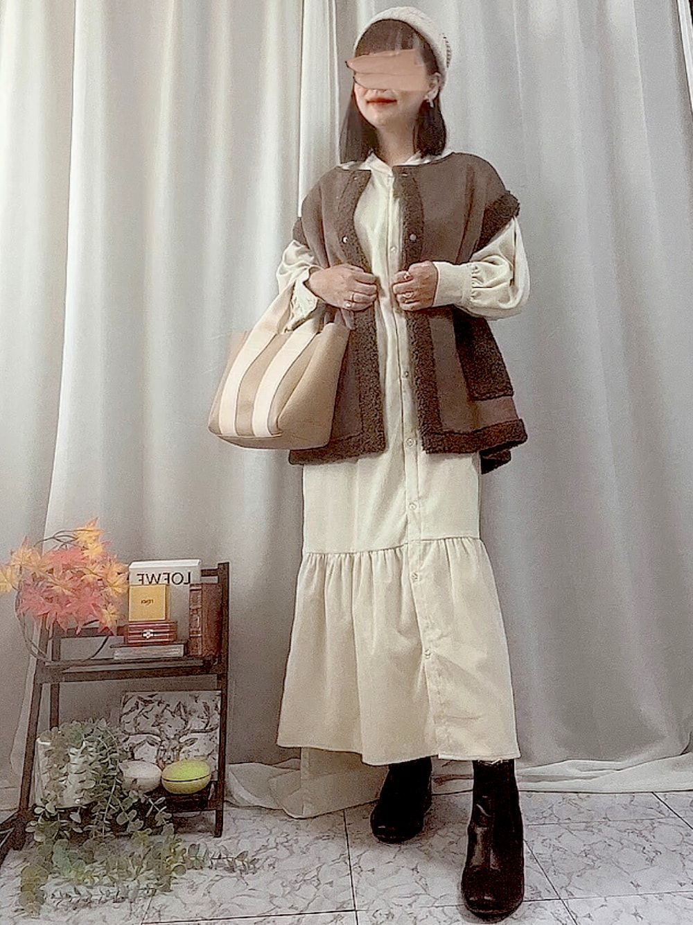 「厚底シューズ、ブーツ、ブラウンブーツ、ニットキャップ、ニット帽、ボアベスト、コーデュロイ、シャツワンピース、コーデュロイワンピース、ティアードワンピース、ティアード、トートバッグ、プチプラ、ベスト、プチプラコーデ」｜「LOGOSのアイテム（ニットキャップ/ビーニー、ホワイト系）」を使った、x 𝕟𝕚𝕛𝕚𝕞𝕒𝕤𝕦 xさん（レディース・154cm）の秋コーディネートの1枚目の写真