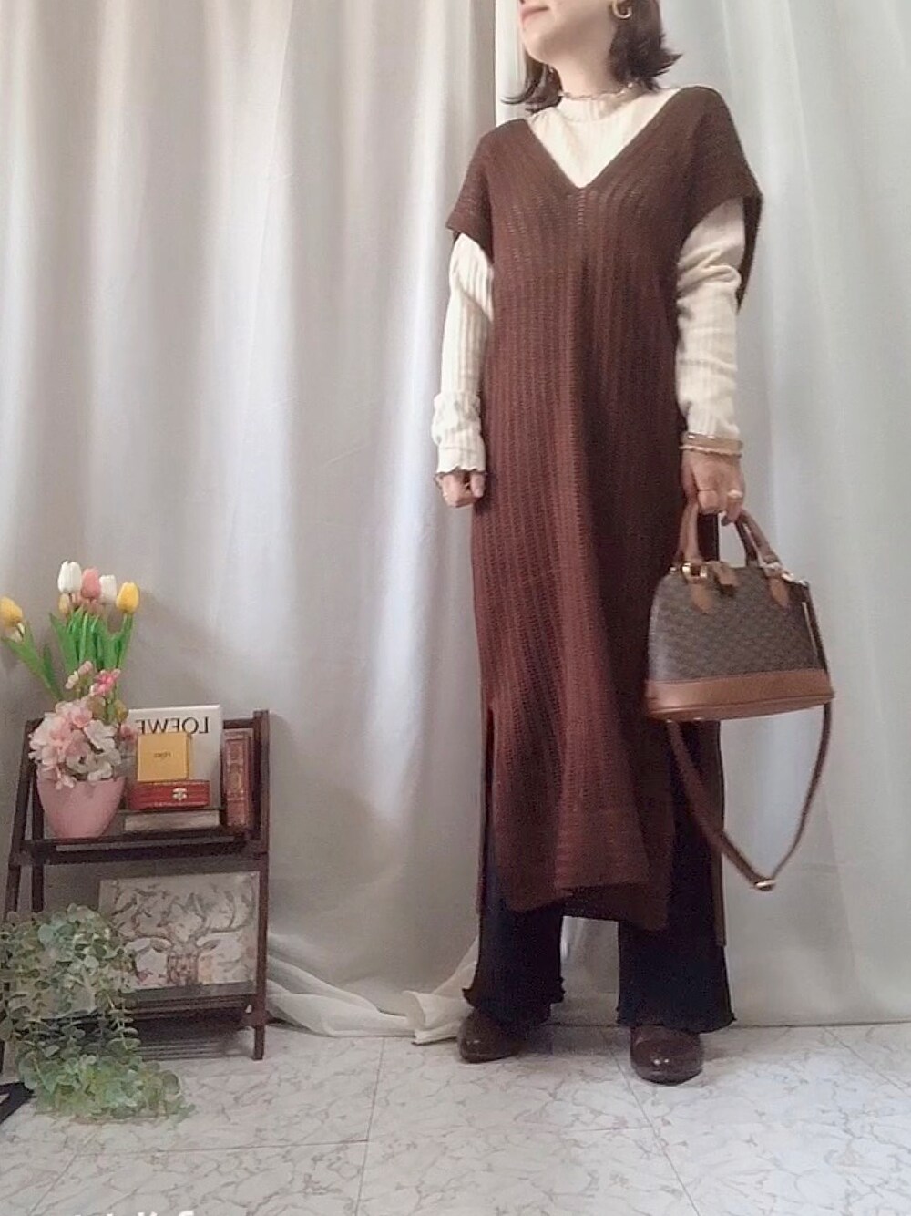 「春ニット、はじめましてコーデ、メッシュワンピース、メッシュニット、レイヤード、レイヤードスタイル、プリーツパンツ、ハイネックニット、ボストンバッグ、ショルダーバッグ、プチプラ、プチプラコーデ、骨格ストレート、低身長コーデ、小柄女子」｜「しまむらのアイテム（ワンピース、ブラウン系）」を使った、x 𝕟𝕚𝕛𝕚𝕞𝕒𝕤𝕦 xさん（レディース・154cm）の春コーディネートの1枚目の写真