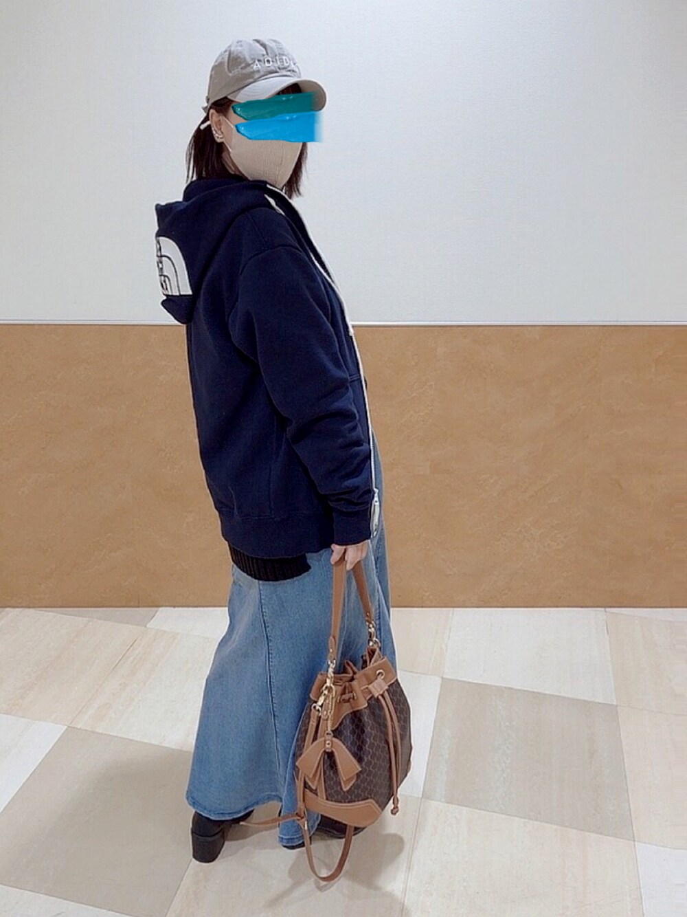 「キャップ、春服みてみて、ノースフェイス、THE NORTH FACE、ジップパーカー、デニムスカート、巾着バッグ、adidas、アディダス、プチプラ、プチプラコーデ、低身長、骨格ストレート、カジュアルコーデ、小柄女子」｜「adidasのアイテム（キャップ、グレー系）」を使った、x 𝕟𝕚𝕛𝕚𝕞𝕒𝕤𝕦 xさん（レディース・154cm）の春コーディネートの1枚目の写真