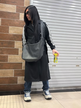 「アイテム（スニーカー）」を使った、FUMY さん（メンズ・165cm）の秋コーディネート