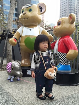 「OSHKOSH（オシュコシュ）のアイテム（サロペット/オーバーオール）」を使った、Hanny  Hさん（キッズ・100cm）の冬コーディネート