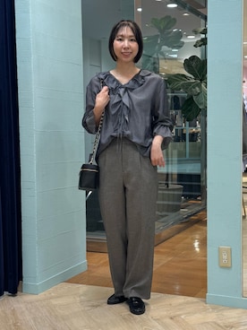 「NOLLEY’S（ノーリーズ）の《接触冷感》ウォッシャブルギャザーフリルブラウス（シャツ/ブラウス、ブルー系）」を使った、nol tsujiさん（レディース・164cm）の秋コーディネート