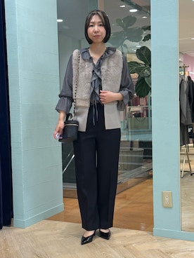 「NOLLEY’S（ノーリーズ）のエコファー切り替えニットジレ（ベスト、グレー系）」を使った、nol tsujiさん（レディース・164cm）の秋コーディネート