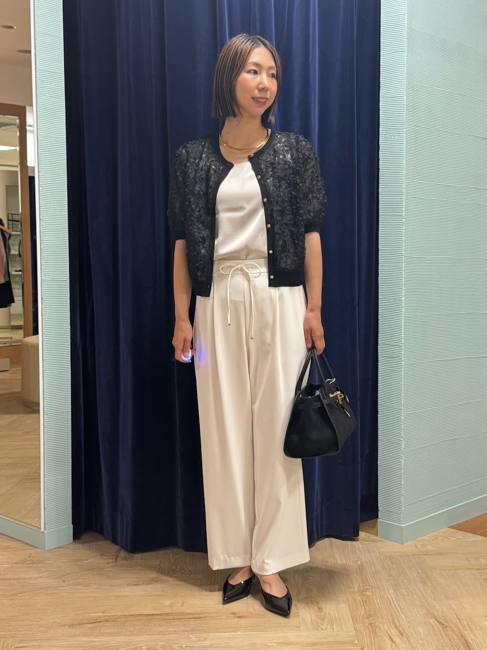 「おでかけコーデ、お出かけコーデ、ラクチンコーデ、休日スタイル、オトナ女子、今日のコーデ、大人コーデ、タンクトップ、30代コーデ、夏コーデ、パンツスタイル、パンツコーデ、カーディガン、カーディガンコーデ、きれいめカジュアル」｜「NOLLEY’Sの《セットアップ対応》ウォッシャブルツイルイージータックワイドパンツ（その他パンツ、ホワイト系）」を使った、nol tsujiさん（骨格ウェーブ・レディース・164cm）の夏コーディネートの1枚目の写真