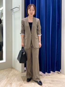 「アイテム（ノーカラージャケット、グリーン系）」を使った、aikoさん（レディース・158cm）の秋コーディネート