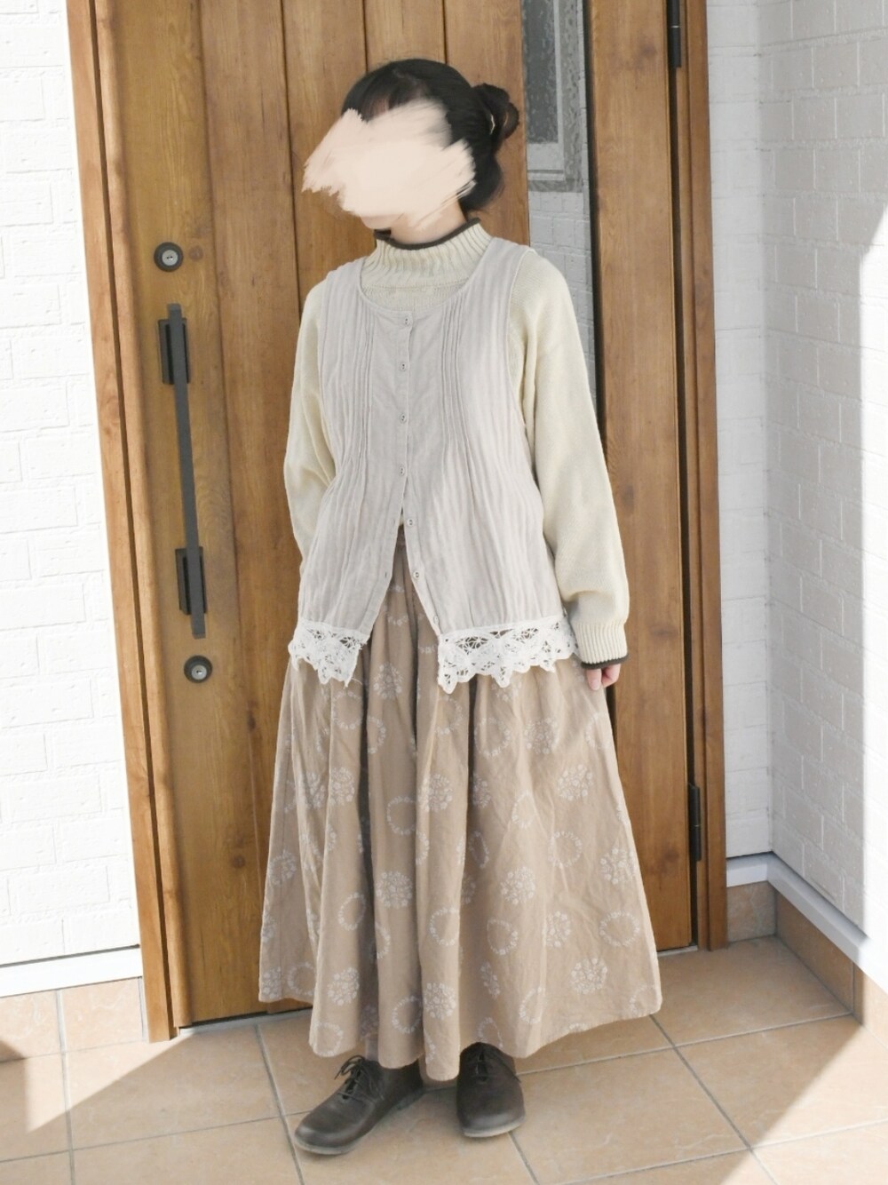 「低身長女子、シンプルコーデ、低身長、ワンカラーコーデ、サマンサ モスモス(Samansa Mos2)、Samansa Mos2、Samansa Mos2 blue、blue、SM2」｜「Samansa Mos2のオブリークトゥレースアップシューズ（ドレスシューズ、ブラウン系）」を使った、rabbitさん（レディース・147cm）の冬コーディネートの1枚目の写真
