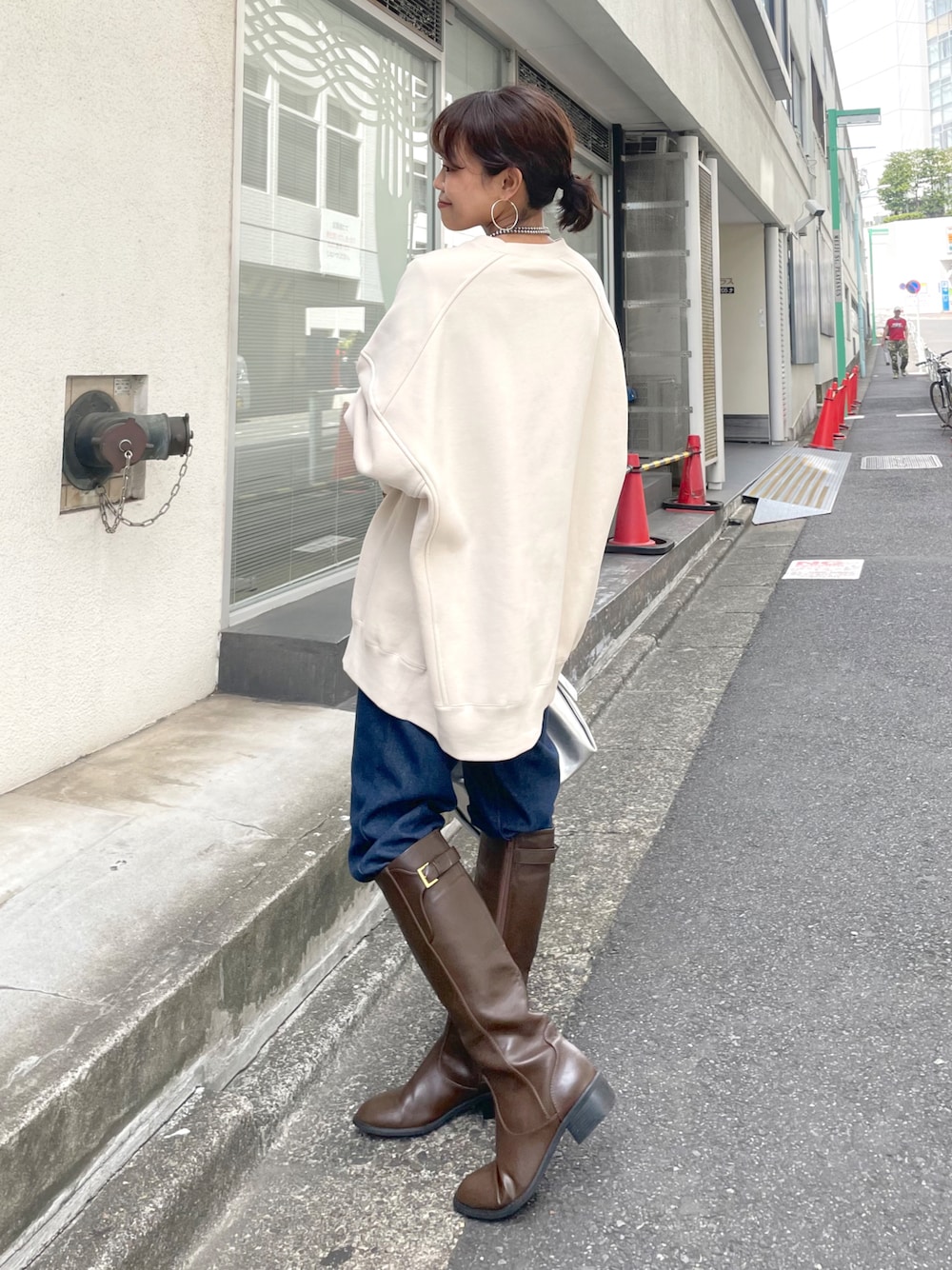 「スウェット、デニム、LARUTA」｜「LARUTAのアイテム（トップス、ホワイト系）」を使った、Nanamiさん（レディース・156cm）の夏コーディネートの1枚目の写真