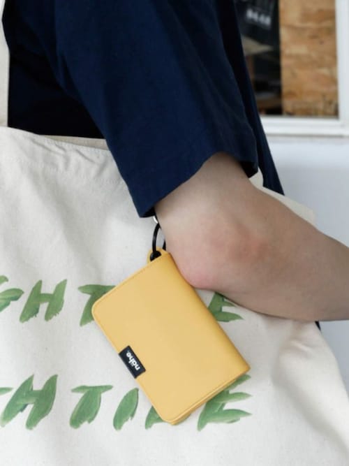 【完全新品箱付き25SS】LOEWE コインケース ライトオーツハニー nahe ネーエ ライトウォレット 三つ折り ミニ財布 カード コイン