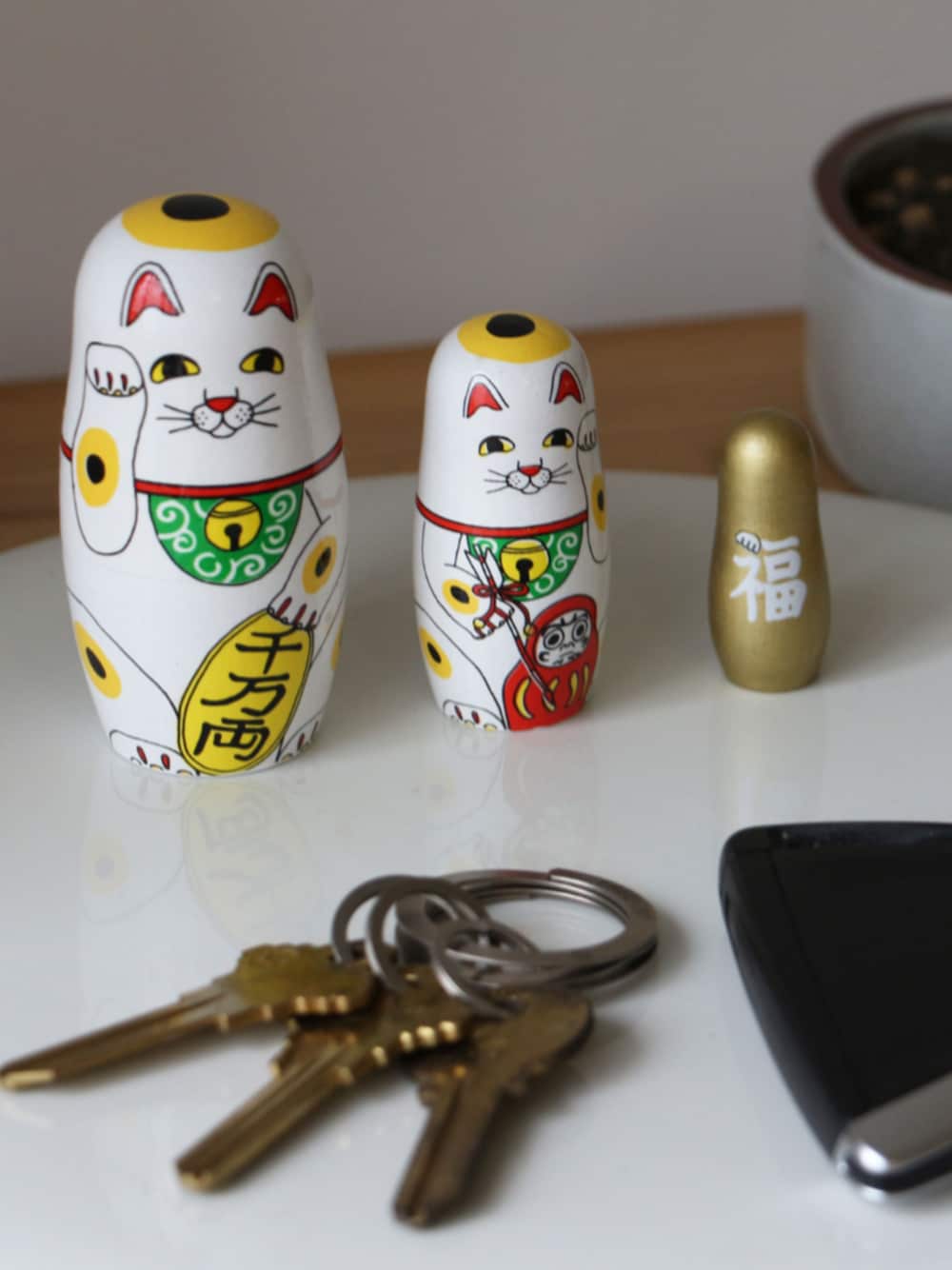 HIGHTIDE（ハイタイド）の「MIDORI KOMATSU LUCKY CAT ミドリコマツ