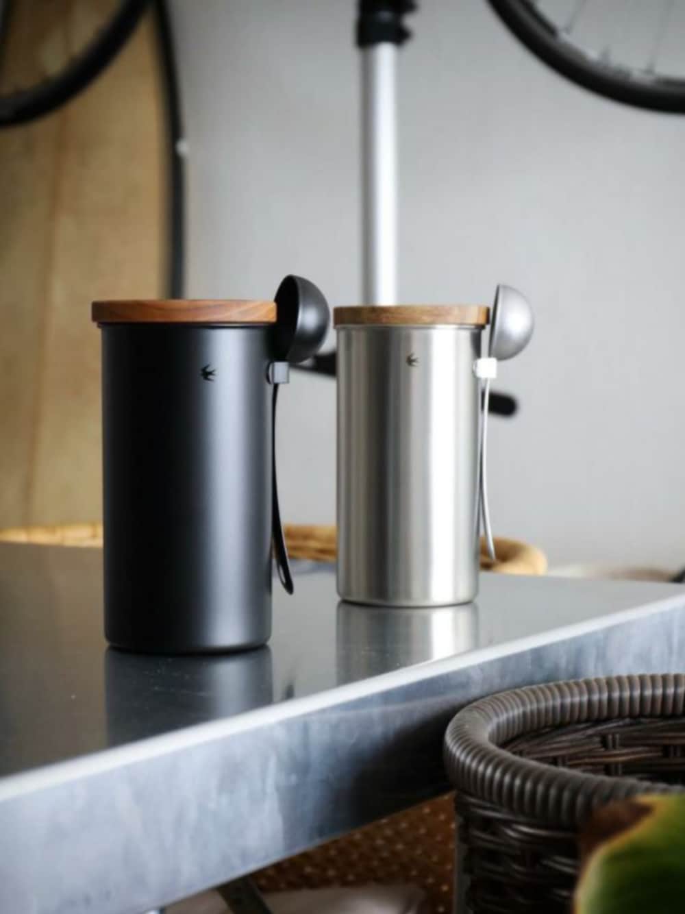 ブラック系のキッチン収納、ブラック系のキッチンツール、その他のキッチン収納を着用したレディースの夏コーディネートの1枚目の写真