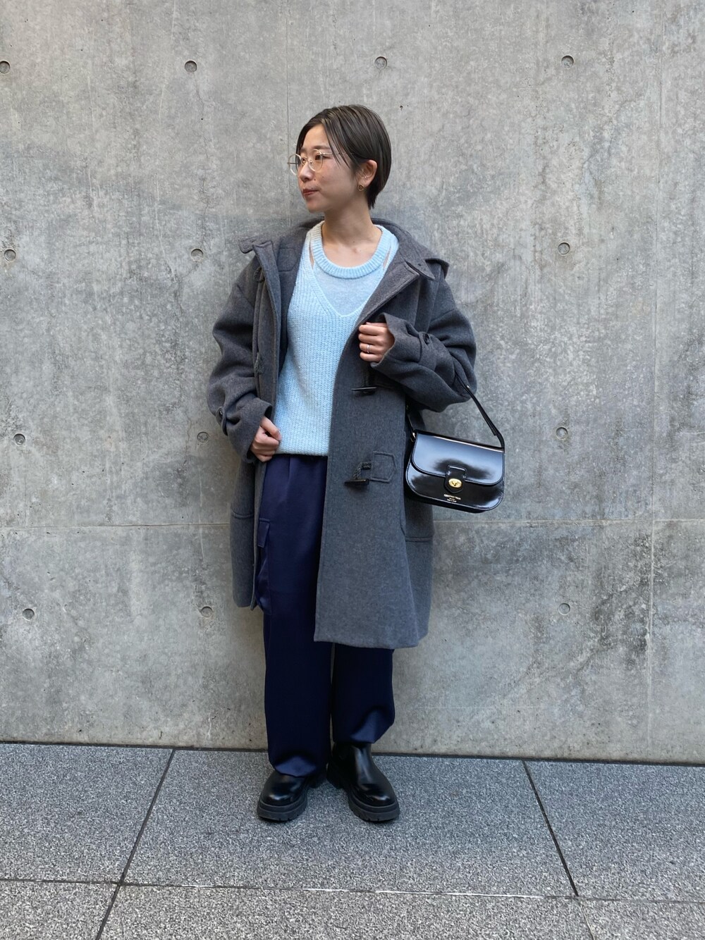 「冬コーデ、クリスマスに着たい服、大人かわいい、お出かけコーデ、あったかコーデ、低身長女子、シンプルスタイル、キレイめ、オトナ女子、ダッフルコート、グレーコート、マニッシュ、ハンサムコーデ、きれいめカジュアル」｜「NOLLEY’SのNMPミドル丈ダッフルコート（ダッフルコート、グレー系）」を使った、taki chanさん（骨格ストレート・レディース・155cm）の冬コーディネートの1枚目の写真