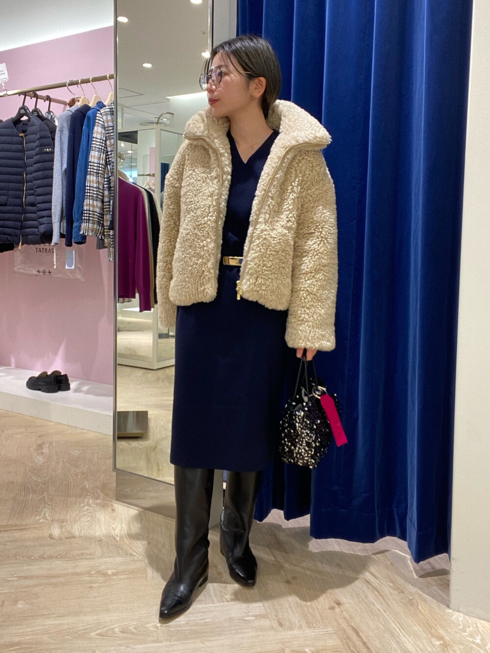 「冬コーデ、マイベストコーデ2024、今日のコーデ、オトナカワイイ、キレイめコーデ、大人コーデ、低身長女子、冬、クリスマスコーデ、おしゃれさんと繋がりたい、オトナカジュアル、ロングブーツ、ファーコート、トレンドコーデ、きれいめカジュアル」｜「NOLLEY’S Sophiのフェイクシープファーショートブルゾン（ブルゾン、ベージュ系）」を使った、taki chanさん（骨格ストレート・レディース・155cm）の冬コーディネートの1枚目の写真