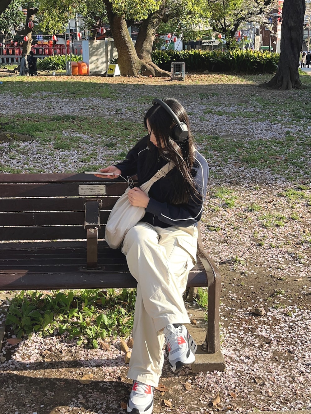 「公園、散歩、ゆるい、ヘッドホン、春、春コーデ、秋コーデ」｜「nike air max 90 LV8のアイテム（スニーカー、その他）」を使った、rrrch05さん（骨格ウェーブ・レディース・160cm）の冬コーディネートの1枚目の写真