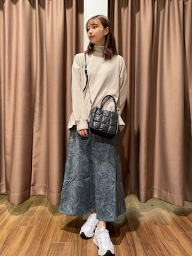 「ITEMS URBANRESEARCH（アイテムズ アーバンリサーチ）のアイテム（ショルダーバッグ）」を使った、mokaさん（レディース・165cm）の秋コーディネート