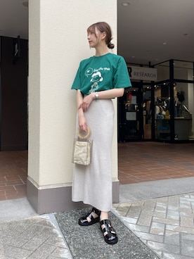 「カラーTシャツ」｜「アイテム（サンダル）」を使った、mokaさん（レディース・165cm）の春コーディネート