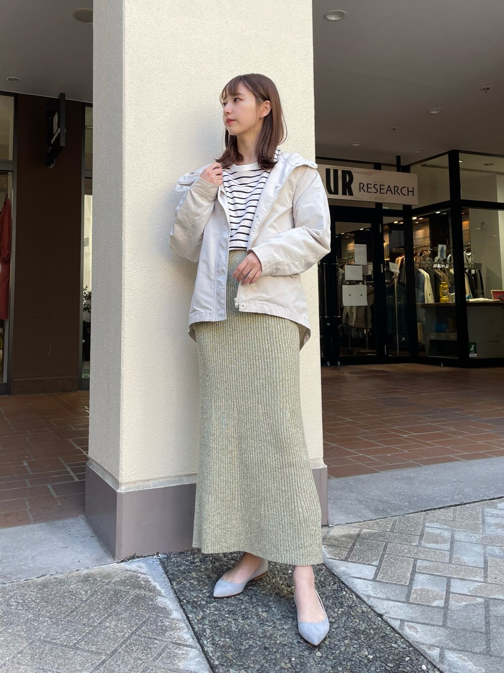 「タイトスカート、マウンテンパーカー、ボーダー、ロングスカート、プチプラ、ニットスカート、春アウター、サマーニット、淡色コーデ、パステル映える春、淡色女子、春服みてみて、はじめましてコーデ」｜「ITEMS URBANRESEARCHのメランジニットスカート（スカート、グリーン系）」を使った、mokaさん（レディース・165cm）の春コーディネートの1枚目の写真