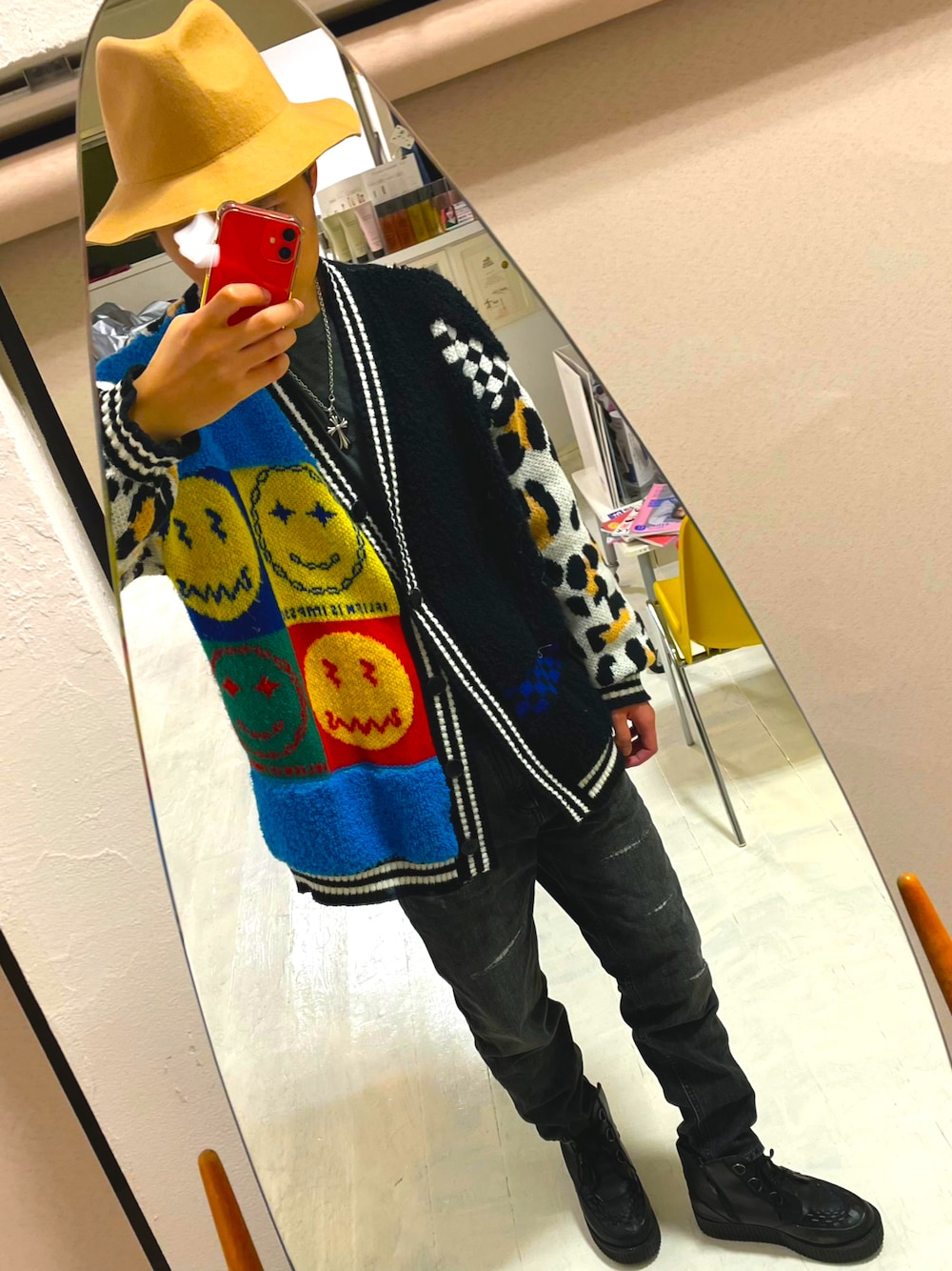 「古着、shein、韓国ファッション、今日のコーデ、BEAMS、POLICE、ストリート、カジュアル、カーディガン、ハット、美容師、レオパード、総柄、ダメージデニム、ブーツ」｜「SENSE OF PLACE by URBAN RESEARCHのアイテム（ハット、ベージュ系）」を使った、ゆうさん（メンズ・178cm）の冬コーディネートの1枚目の写真