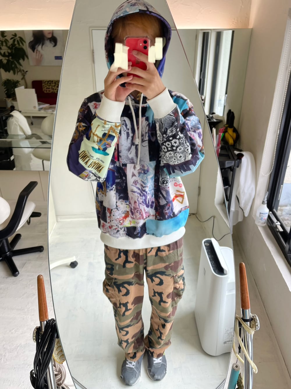 「柄柄コーデ、AVIREX、カーゴパンツ、カモフラ、迷彩、WEGO、美容師、FILA、スニーカー、グレー、パーカー、韓国ファッション、ストリート、アメカジ、ミリタリー」｜「AVIREXのアイテム（カーゴパンツ、その他）」を使った、ゆうさん（メンズ・178cm）の冬コーディネートの1枚目の写真