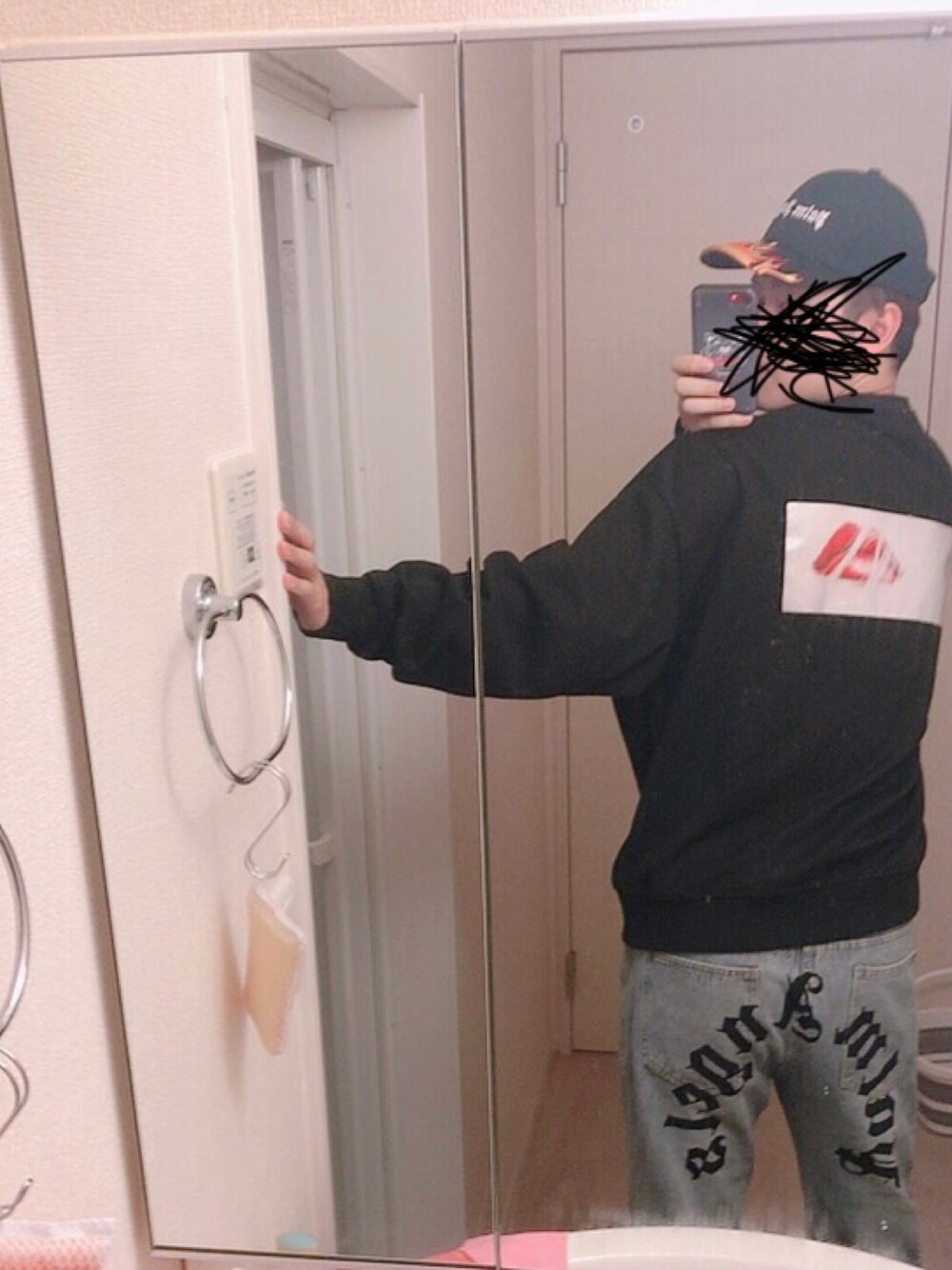 「おしゃれさんと繋がりたい、秋のコーデ、キャップ、秋冬コーデ、カジュアル、palm angels」｜「Palm Angelsのアイテム（キャップ、ブラック系）」を使った、ゆうさん（メンズ・178cm）の秋コーディネートの1枚目の写真