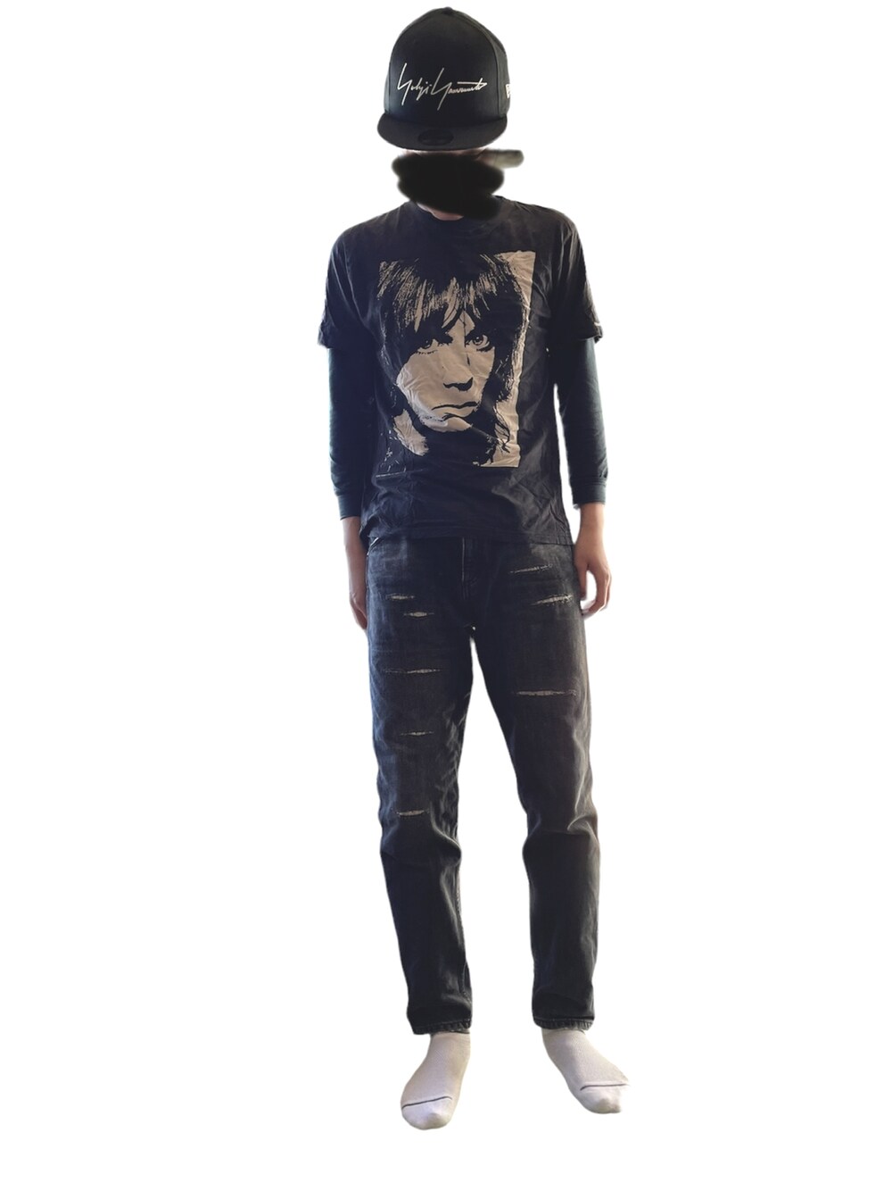 「yohjiyamamoto、バンドT、Levi's、STOOGES、Tシャツ、ロンT、韓国ファッション、ストリートMIX、ストリート、ロック、黒、キャップ、フォトT、春夏コーデ、ブラックコーデ」｜「古着のアイテム（Tシャツ/カットソー、ブラック系）」を使った、ゆうさん（メンズ・178cm）の春コーディネートの1枚目の写真