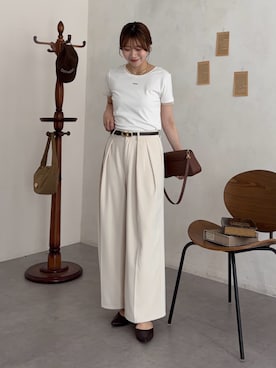 「Thevon（ゼボン）のチャーム付きコンパクトTシャツ（Tシャツ/カットソー、ホワイト系）」を使った、wakanaさん（レディース・161cm）の春コーディネート