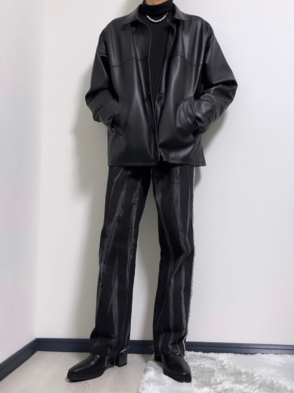 「おしゃれさんと繋がりたい、ファッション好きと繋がりたい、ブーツ」｜「jcob's wearhouseのアイテム（デニムパンツ、ブラック系）」を使った、toshiさん（メンズ・180cm）の秋コーディネートの1枚目の写真